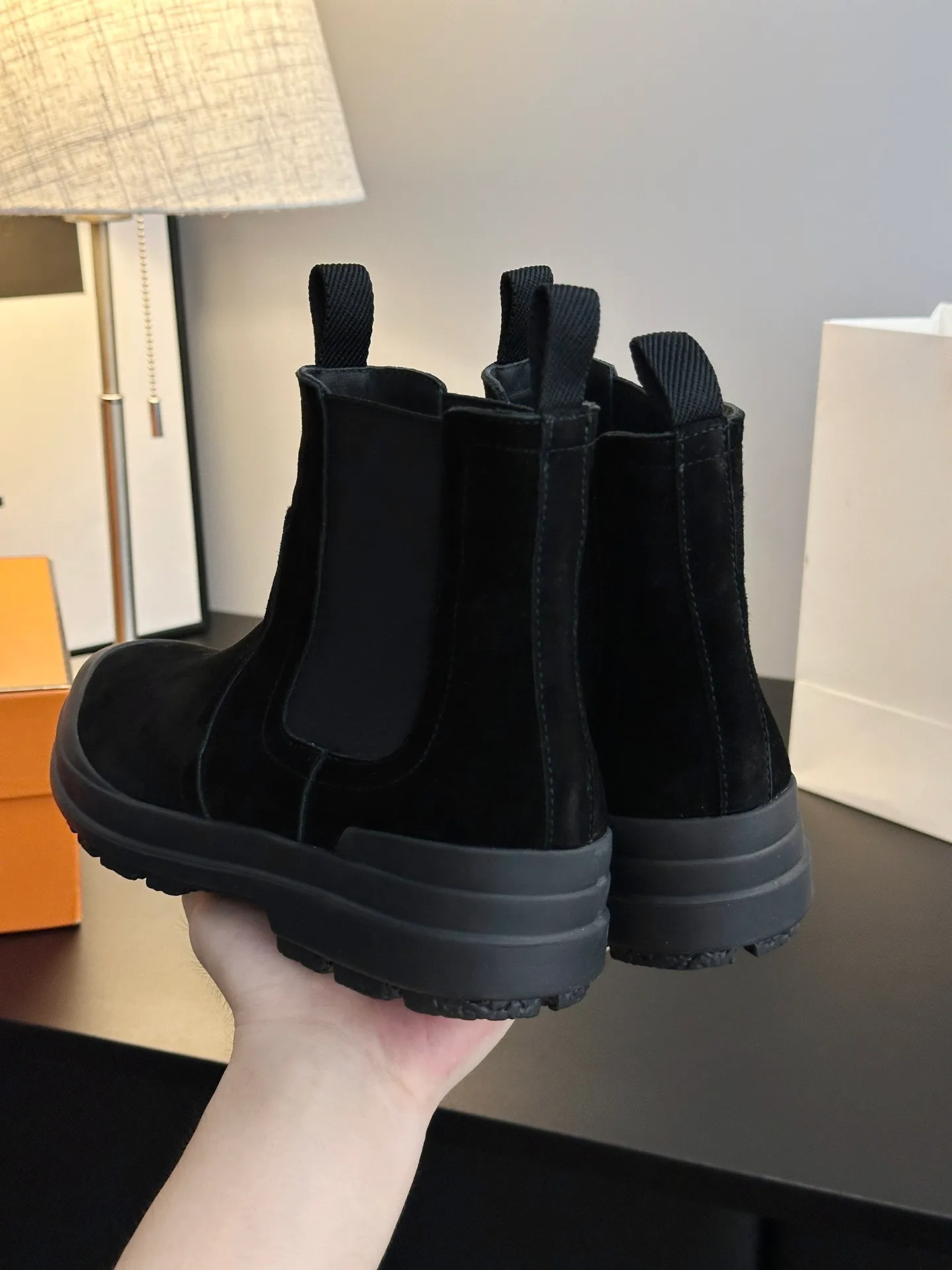👟👟Ex-factory price 700👟👟 【𝐇𝐄𝐑𝐌𝐄𝐒Ankle boots】Exquisite workmanship, classic and yet individual, matching college style & simple style. yyds The key point is that it makes you taller and slimmer, which is really good news for small people. It makes you look slimmer and taller than ever yyds, good-looking ➢Shoe upper material: original customized cowhide + Yangjing noodles ➢Inner material: cowhide lining ➢Outsole material: original rubber sole ➢Color selection: black cowhide, black Yangjing, nude Yangjing ➢Optional code number: 35-40 (customized 40 is not returnable)